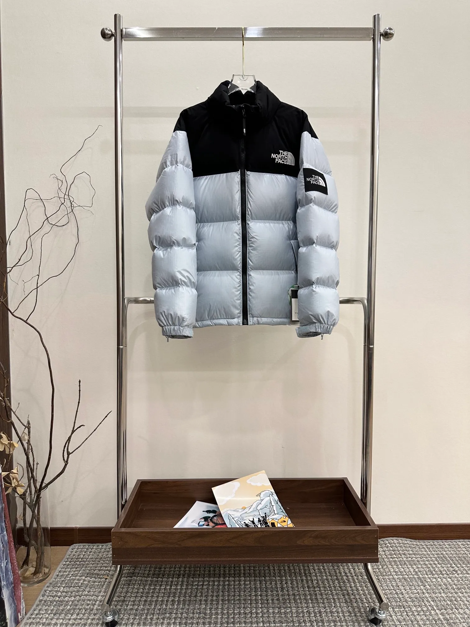 Top original version 💰P310 Style number: Y 101 #etherblue The North Face /North Face Large plaid Same Style down jacket for men and women Trend vane Kanye Same Style! The pure original national standard 90 white duck down is fluffy and full, and has strong outdoor functions. The outer and inner fabrics are waterproof and have strong adhesive strength, which is water-proof, and the down filling is up to 350g! Don’t miss this super nice down jacket~. Feel free to wear Versatile, and feel free to go to the snow in winter. Complete range of water-washable laser markings! Black technology 3M waterproof treatment, regardless of rain and snow in winter! YKK original zipper restores Authentic, you deserve it this autumn and winter! Size:XS-XXL